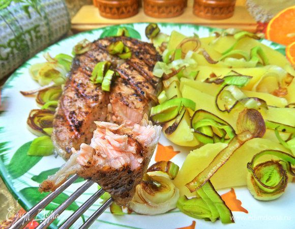 Рыбка отщипывается легко и очень нежная.