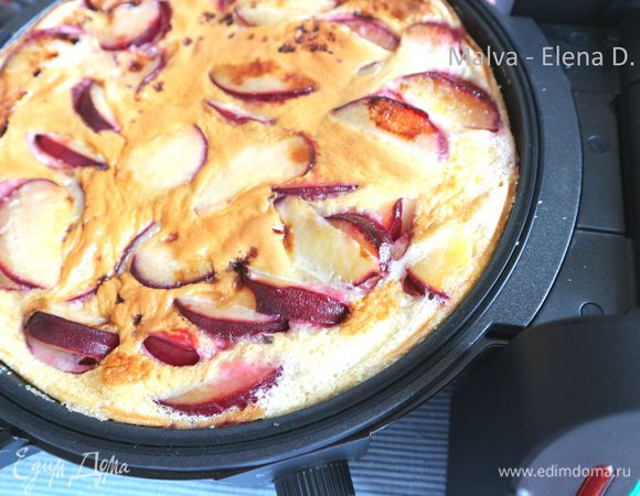 После заливки смеси закрыть тортиллу и выпекать 12 минут. Открыть тортиллу, края промазать силиконовой лопаткой, закрыть форму, зафиксировать плиты (сковороды) защелкой, уменьшить уровень температуры до 2.5.