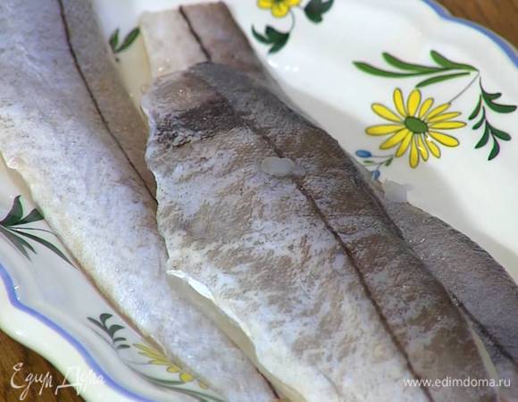 Пикшу предварительно разморозить.