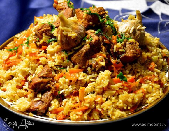 Открыть крышку, перемешать, перевернуть на большое блюдо и немедленно подавать к столу. Приятного аппетита!