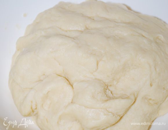 Тесто очень мягкое и эластичное.