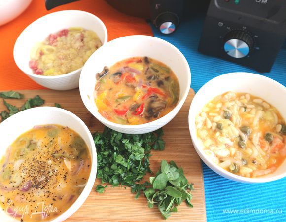 Нарезать разные виды зелени. Смешать каждую из начинок с яйцами в отдельных мисочках. Первая миска: два белка, чоризо, порей, 1 ст .л. картофеля, белый свежемолотый перец, соль морская, майоран. Вторая:  желток,  яйцо, оливки, фасоль, лук красный, лук белый салатный,  петрушка — зелень, черный свежемолотый перец, соль морская. Третья:  яйцо, желток — 0.5 шт.,  креветки, картофель — 1 ст. л., орехи кедровые, лук белый салатный, каперсы маринованные,  базилик. Четвертая: перец болгарский красный, оранжевый, желтый, зеленый, маленький острый перец маринованный феферони , шампиньоны, 1 яйцо, 0.5 шт. желтка, лук красный, порошок паприки, тимьян.