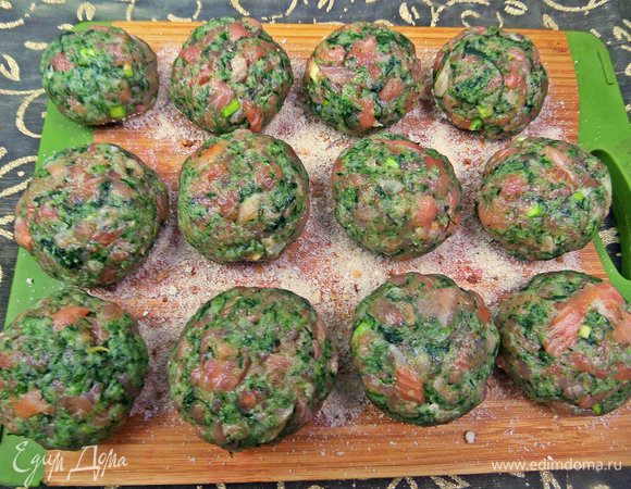 Сформировать котлетки. Вышло 12 штук.