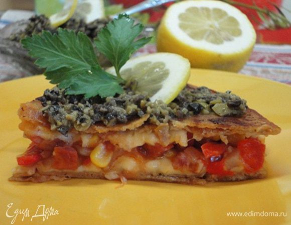 Подаем с соусом из оливок и зеленью.