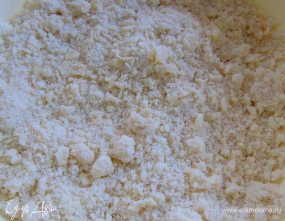 Добавить сахар и хорошо перемешать.