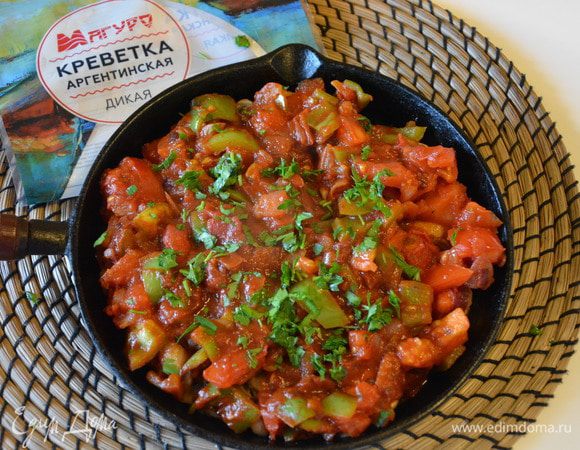 Сверху посыпать свежей зеленью петрушки.