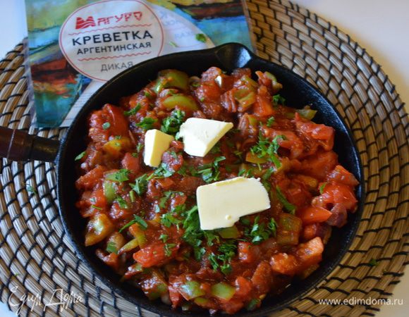 Выложить кусочки сливочного масла.