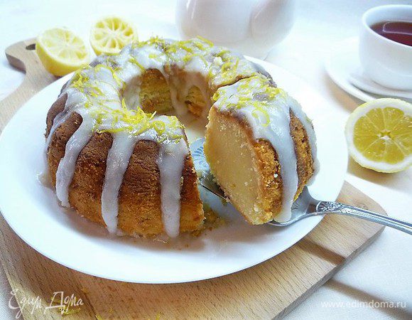 Если подержать остывший кекс с глазурью в холодильнике пару часов, то он будет еще вкуснее! Приятного чаепития!