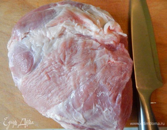 Свинину помыть и обсушить бумажным полотенцем.