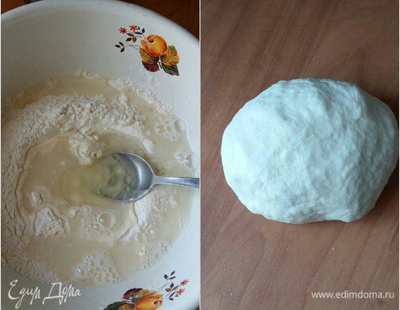 Теперь займемся тестом. В миску просеиваем муку, добавляем теплую (почти горячую) воду, растительное масло, соль и быстро замешиваем тесто. Выкладываем тесто на стол и вымешиваем его еще пару минут. Если нужно, немного добавляем муки. Но не забиваем тесто. Оно должно получиться мягкое, не липнуть к рукам. 