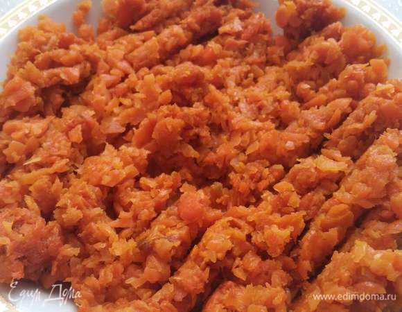 Тушим морковь с 20 г масла до полной готовности.
В термомиксе: 45 мин./100°C/скорость 1/режим против часовой стрелки. Остудить.