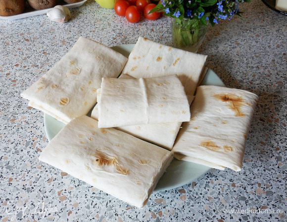 Из листа лаваша у меня получилось 6 конвертов.