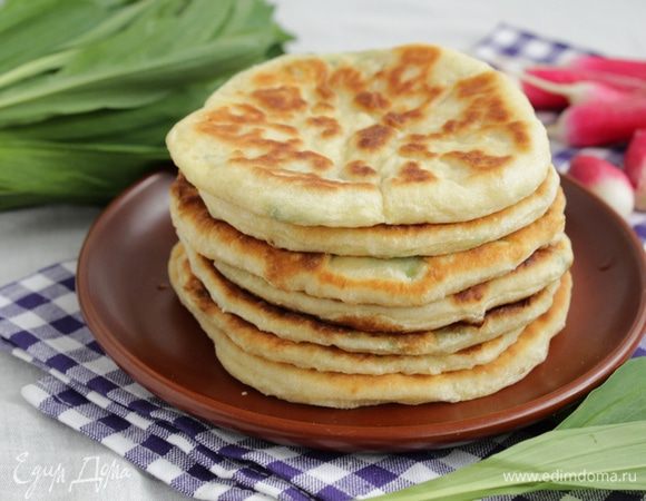 Очень вкусно со сметаной, пока они еще горячие.