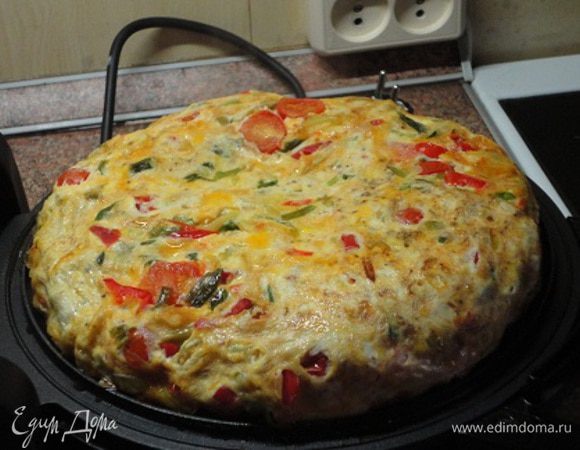 Готовую фриттату перевернуть и через пару минут открыть.