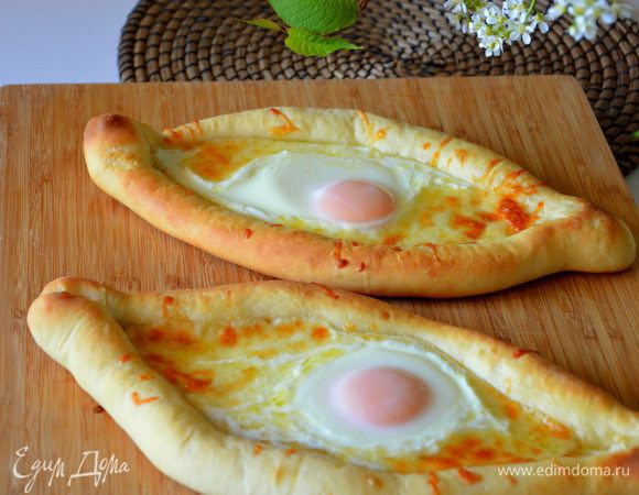 Выпекать еще 5-7 минут, пока не схватятся белки. 