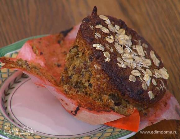 Выпекать маффины в разогретой до 200°С духовке 20‒25 минут.