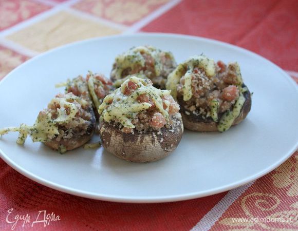 Запекайте шампиньоны на разогретом гриле в течение 5-10 минут и сразу подавайте к столу. Приятного аппетита!