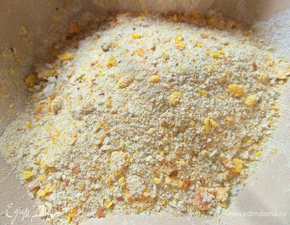 Для панировки смешать в равных частях несладкие кукурузные хлопья (раскатать через пакет в крошку) и сухари домашние из булки (или взять муку).