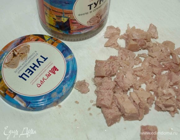 Тунца ТМ «Магуро» мелко нарезать.