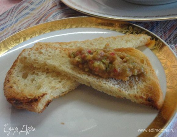 Хороша сальса и с тостами.