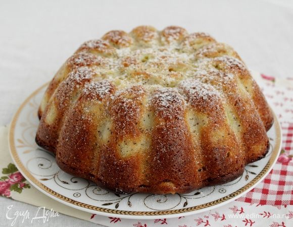 Выпекать при 180-190°С около 40-45 минут. Готовность проверяем деревянной шпажкой. Остудить, посыпать сахарной пудрой.