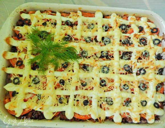 Запекать в разогретой до 190°С духовке 30 минут, до золотистой корочки.