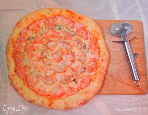Вот такая румяная пицца получилась.
