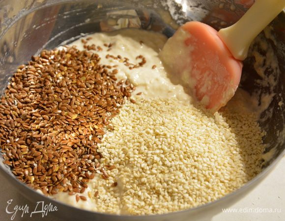 Добавить семена льна и кунжут.