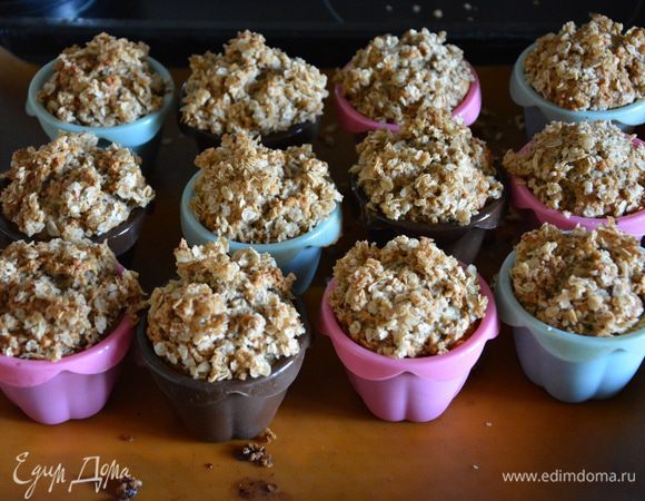 Выпекать в хорошо разогретой духовке при 190°С 20–25 минут.