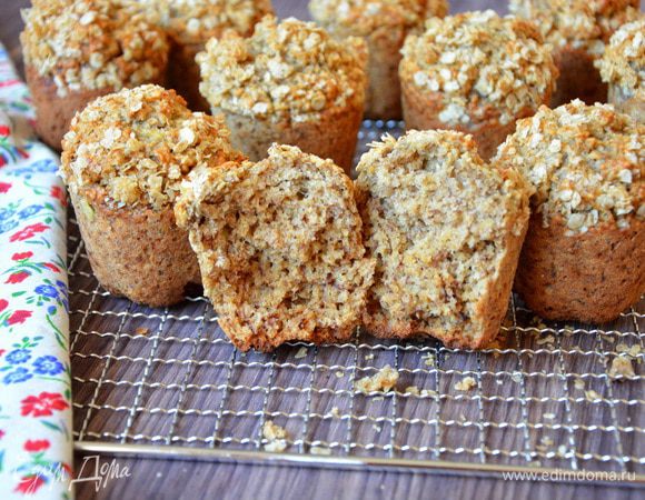Мне маффины показались суховатыми, я люблю влажную банановую выпечку. Может быть, я передержала их в духовке или нужно уменьшать количество муки. Поэкспериментируйте. 