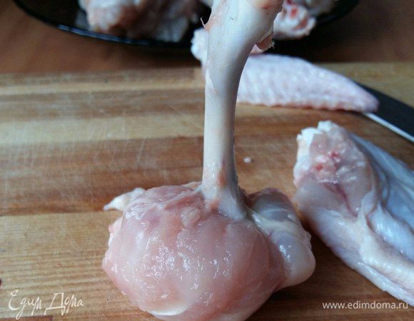 Второй край косточки не оголяем, вывернем мясо с кожей наизнанку, получился мешочек.