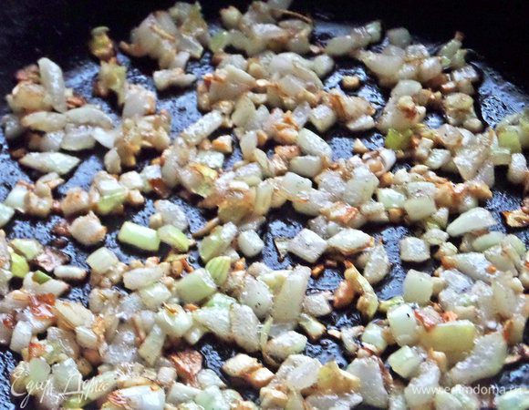 Обжарить на масле.