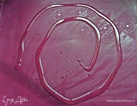 Будем выпекать на силиконовом коврике с бортиками размером 34 на 30 см.