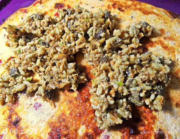 Выложить начинку.