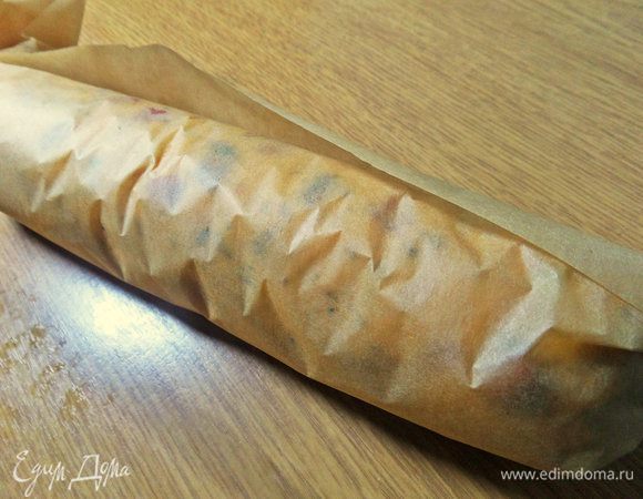 Завернуть плотно со всех сторон. Убрать в холодильник до прихода гостей или до пикника.