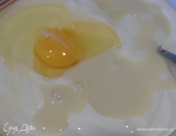 Смешайте все ингредиенты для заливки.