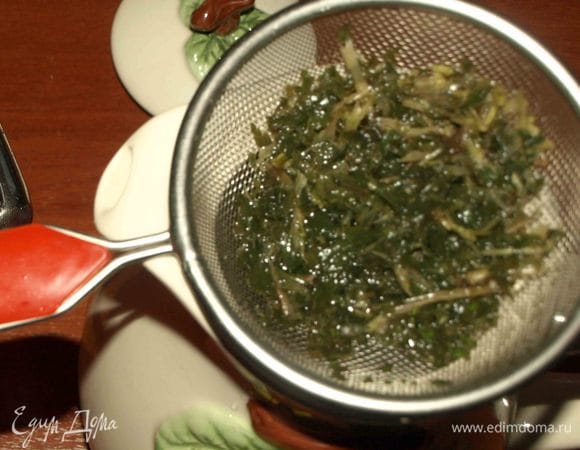 Достать лимонад из холодильника. Процедить.  