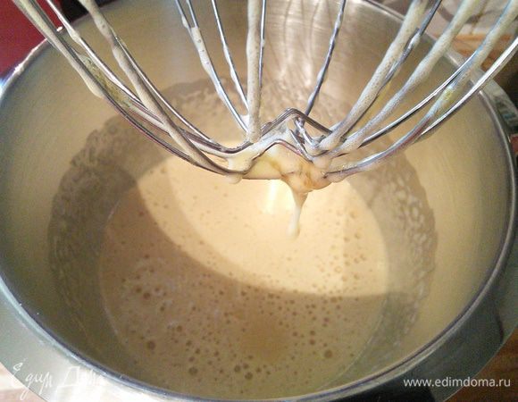 До консистенции густой пышной пены. 