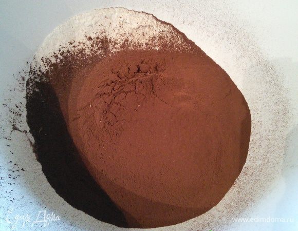 Просеять муку с какао. Какао нужно брать для выпечки, настоящее. 