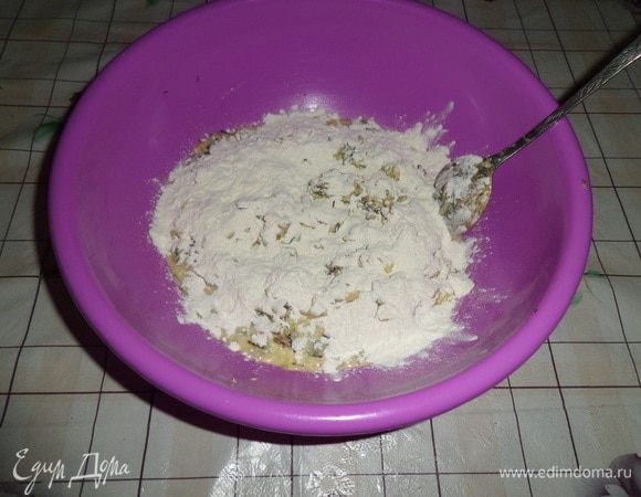 Добавляем муку.