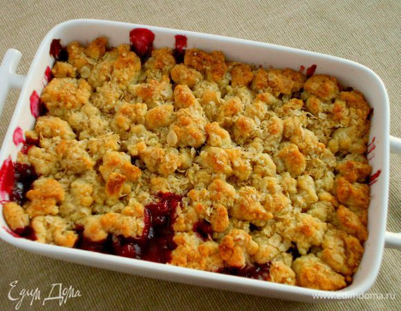 Выпекать около 30 минут до золотистого цвета и закипания фруктового сиропа. 