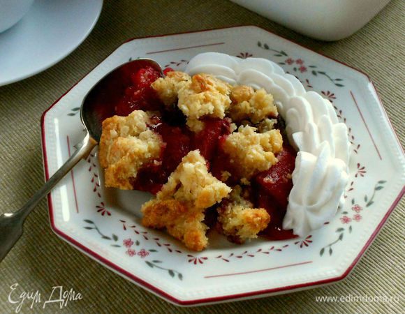 Подавать слегка охлажденным со взбитыми сливками. Приятного чаепития!