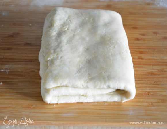 Еще раз сложить края друг на друга, как на картинке.