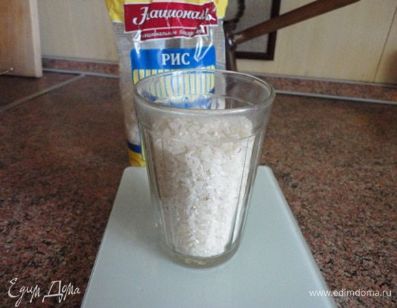 150 г риса ТМ «Националь» промыть. В кипящее молоко положить 1 палочку корицы, соль, сахар и рис. Варить при медленном кипении, помешивая, около 30 минут. Палочку корицы удалить, дать каше остыть.