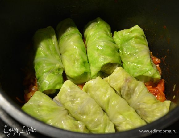 Выключить режим «Жарка», выложить голубцы.