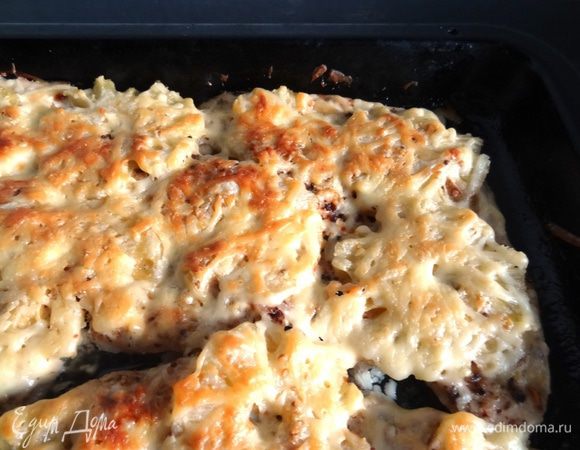 Запекать около 40 минут в духовке при температуре 180°С.