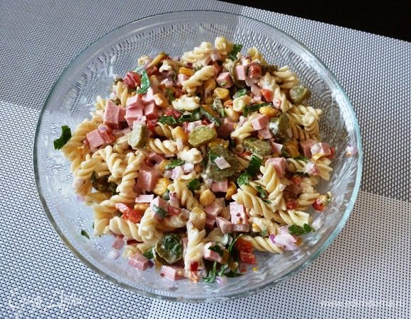 Аккуратно перемешаем. Если надо посолим.