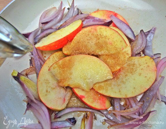 Добавить сахар и уксус.