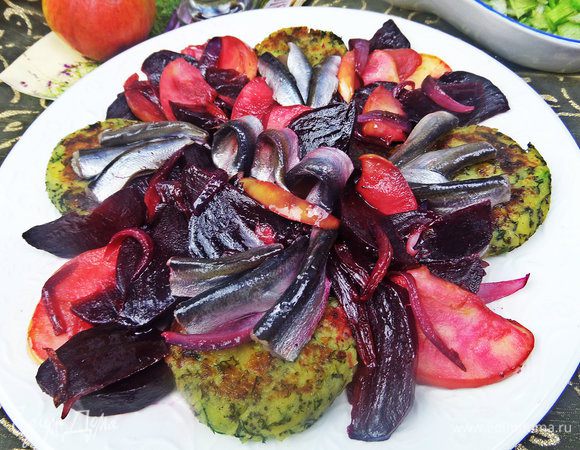 Уложить рыбку сверху.