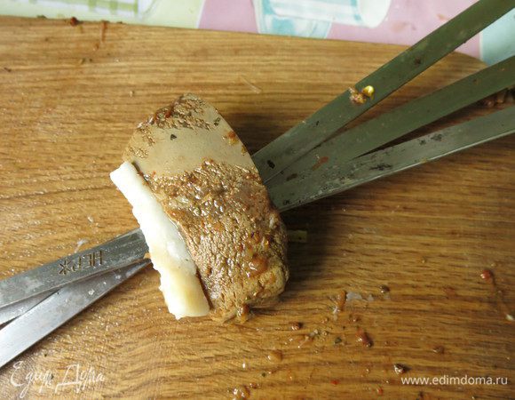 Маленький кусочек печени.